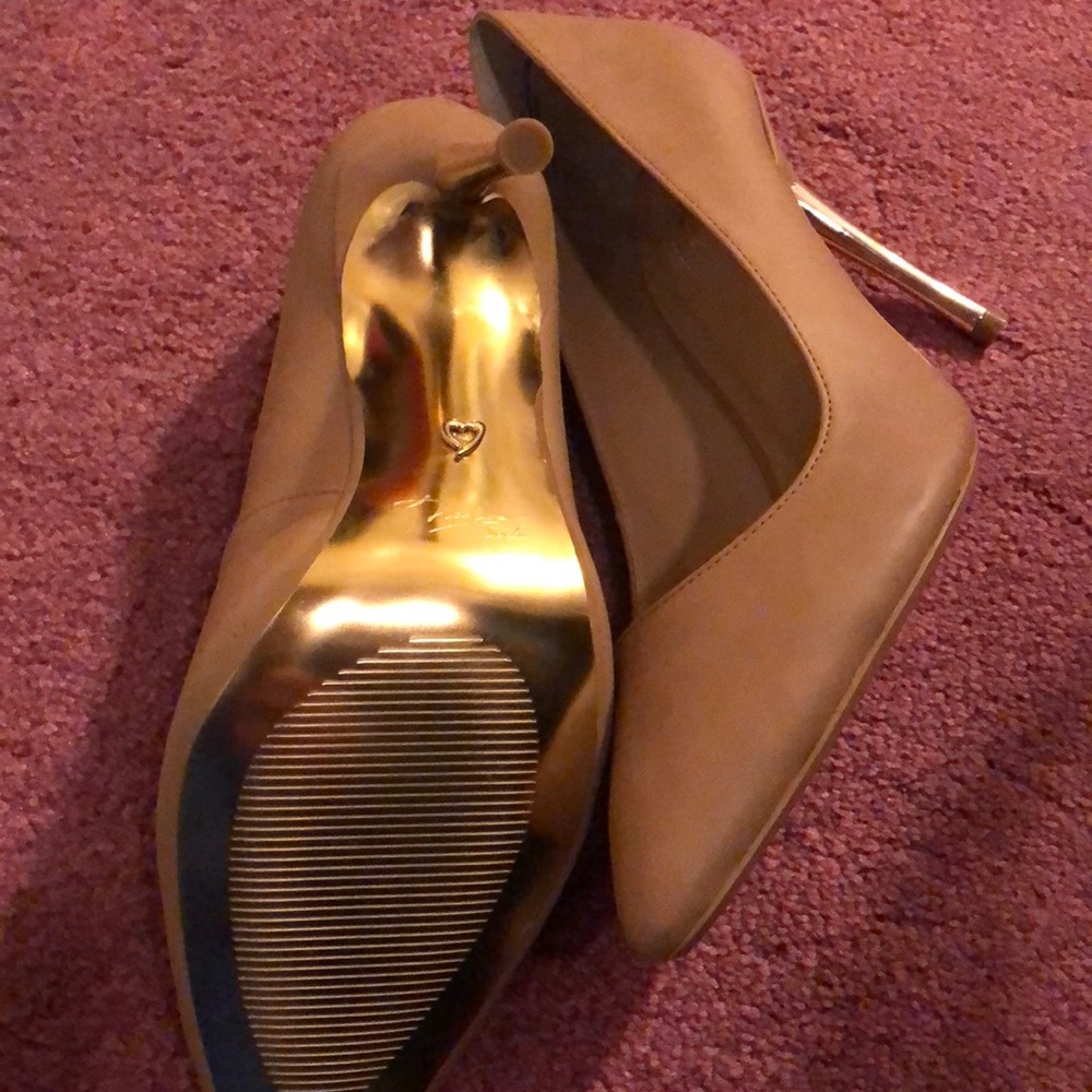 Heels - Picture 2 of 4